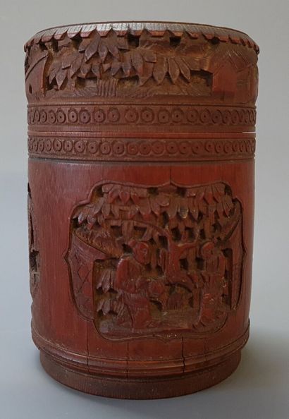 Boite à thé en bambou sculpté.

Chine XX°

H:...