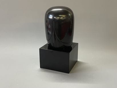 Shiva lingam laqué noire

H. :36 cm. 

Cachet...