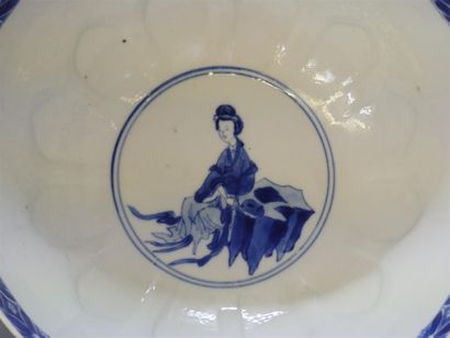 Deux coupes creuses en porcelaine de Chine.

H:...