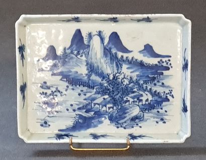 CHINE, XIXème siècle.

Petit plateau en porcelaine...