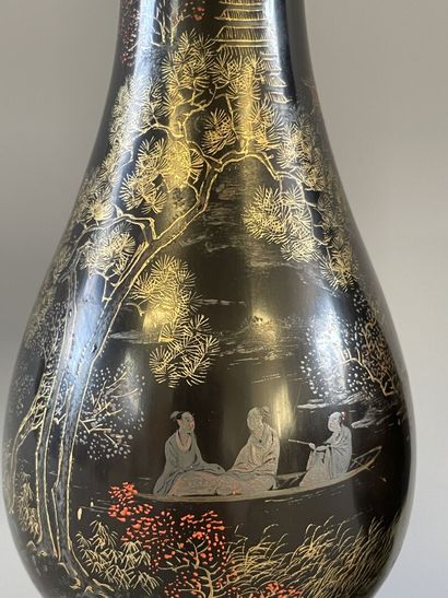 INDOCHINE XX° Paire de vases et service fumeur...