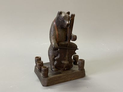 Ours contre-bassiste formant porte pipe.

Forêt...