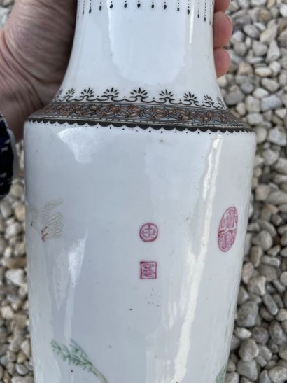 Vase balustre en porcelaine de Chine sur...
