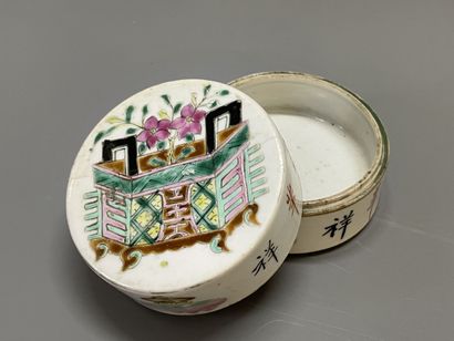 Collection de trois porcelaines chinoises...