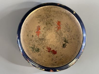 Coupe en laqué à décor de dragons et intérieur...