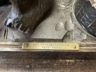 Encrier et porte bouquet en bois sculpté.

Forêt...