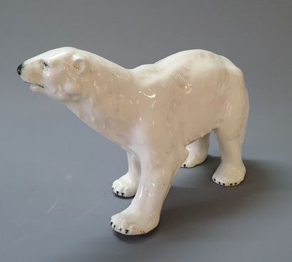 Ours polaire en céramique, émail blanc

Vers...