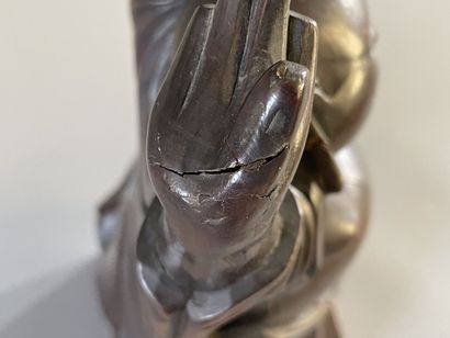 Bouddha en bois sculpté. 

H. :36cm.