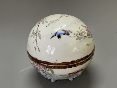 Collection de trois porcelaines chinoises...