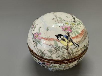 Collection de trois porcelaines chinoises...