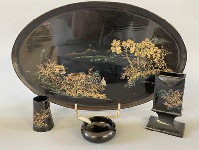 INDOCHINE XX° Paire de vases et service fumeur...