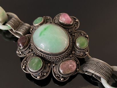 Bracelet en argent étranger serti de cabochons...