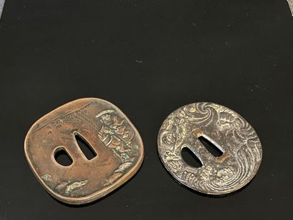 JAPON. 

Deux tsuba en fer. 

7 x 7,5 cm...