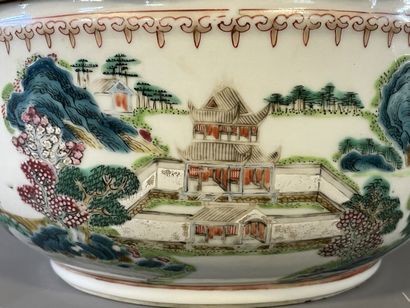 Soupière en porcelaine de Chine à décor de...