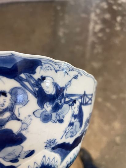 Deux coupes creuses en porcelaine de Chine.

H:...