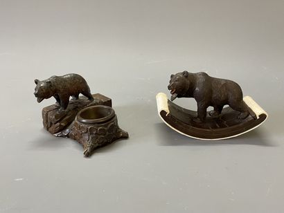Ours buvard et cendrier en bois sculpté.

Forêt...