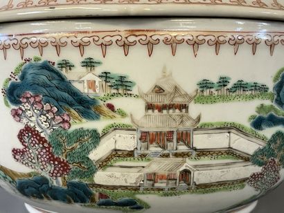 Soupière en porcelaine de Chine à décor de...