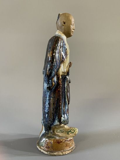 Personnage en terre cuite émaillé. Chine...