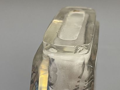 Grand tabatière en verre à décor intérieur...