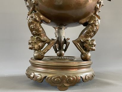 INDOCHINE vers 1900: Grand brule-parfum tripode...