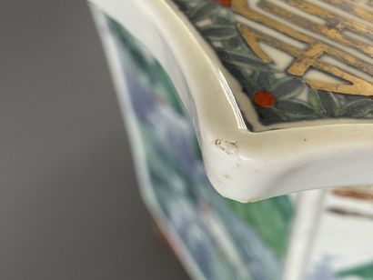 Jardinière en porcelaine de Chine à décor...