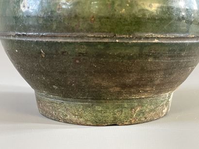 Vase en grès émaillé. 

H. :21 cm. 

Eclats...