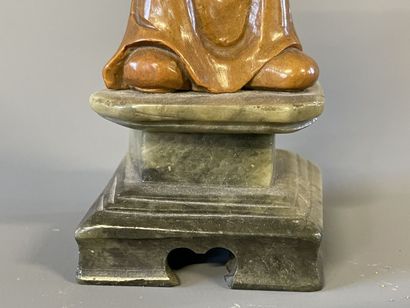 Personnage en pierre dure sculptée Chine.

H....