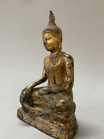 THAILANDE

Bouddha en priere, en bronze doré....