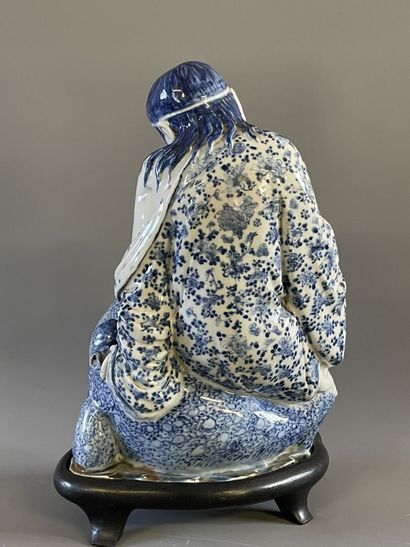 Buveur en porcelaine blanche et bleue de...