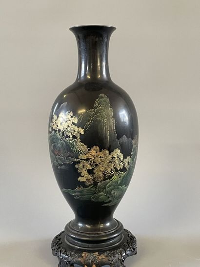 INDOCHINE XX° Vase ovoide en bois laqué d'un...