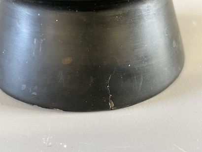 Grand vase soliflore en bois laqué d'une...