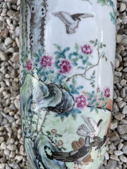 Vase balustre en porcelaine de Chine sur...