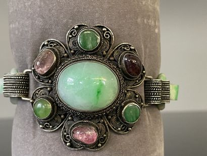 Bracelet en argent étranger serti de cabochons...