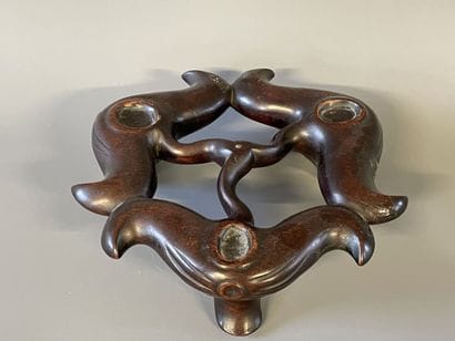 Socle en bois exotique sculpté pour brule...