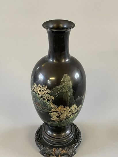 INDOCHINE XX° Vase ovoide en bois laqué d'un...