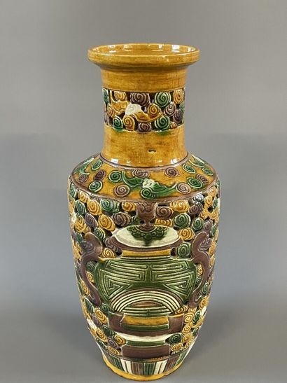 Vase ajouré en grès émaillé. Chine XX°

H....