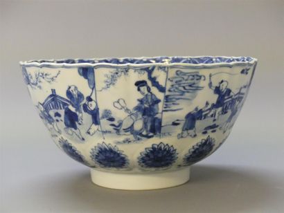 Deux coupes creuses en porcelaine de Chine.

H:...
