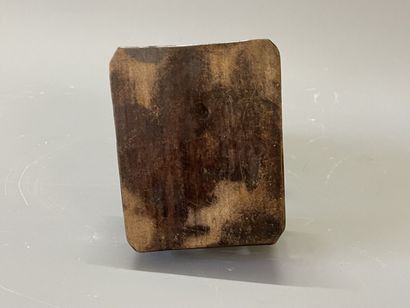 Ours contre-bassiste formant porte pipe.

Forêt...