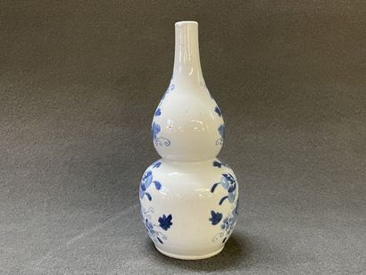 Vase à double gourde en porcelaine à décor...
