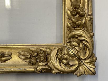 Paire de cadres en bois sculpté et doré.

XIX°...