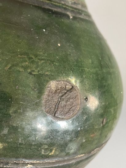 Vase en grès émaillé. 

H. :21 cm. 

Eclats...