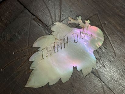 Ecran en bois à décor de scène de vie en...