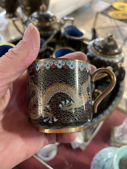 Service à thé asiatique en émaux cloisonnés...