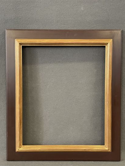 Cadre en bois laqué brun et doré

Dim. intérieur:...