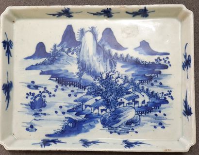 CHINE, XIXème siècle.

Petit plateau en porcelaine...