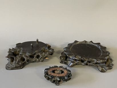 Huit socles en bois sculpté. 

H. : de 2,5...