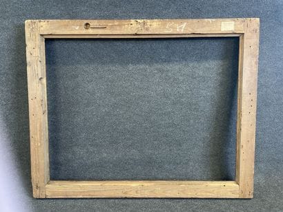 Paire de cadres en bois et stuc doré à feuilles...