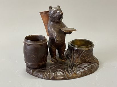 Service fumeur en bois sculpté, figurant...