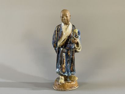 Personnage en terre cuite émaillé. Chine...
