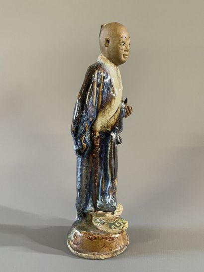 Personnage en terre cuite émaillé. Chine...
